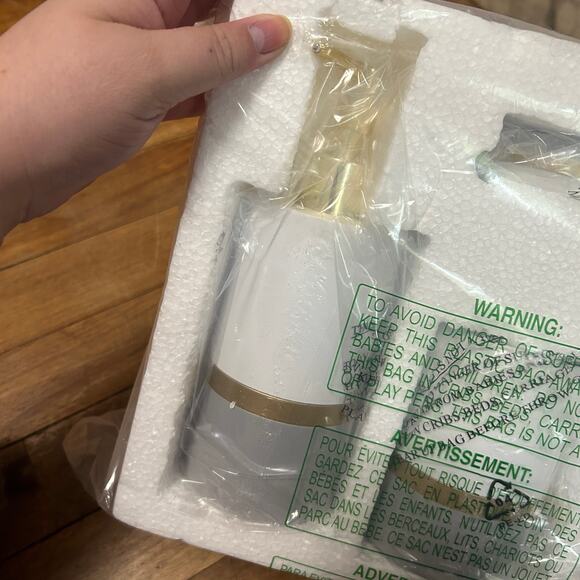 Minamilist bathroom accessories set - Picture 4 of 9